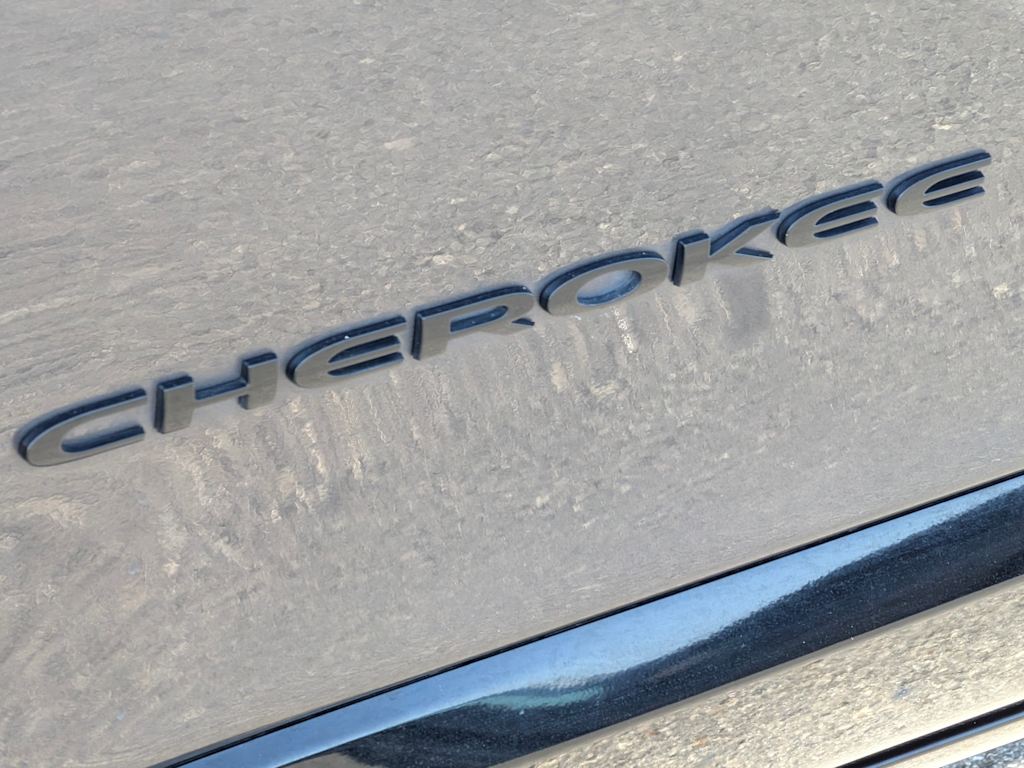 Thumbnail: 2018 Jeep Cherokee - 7