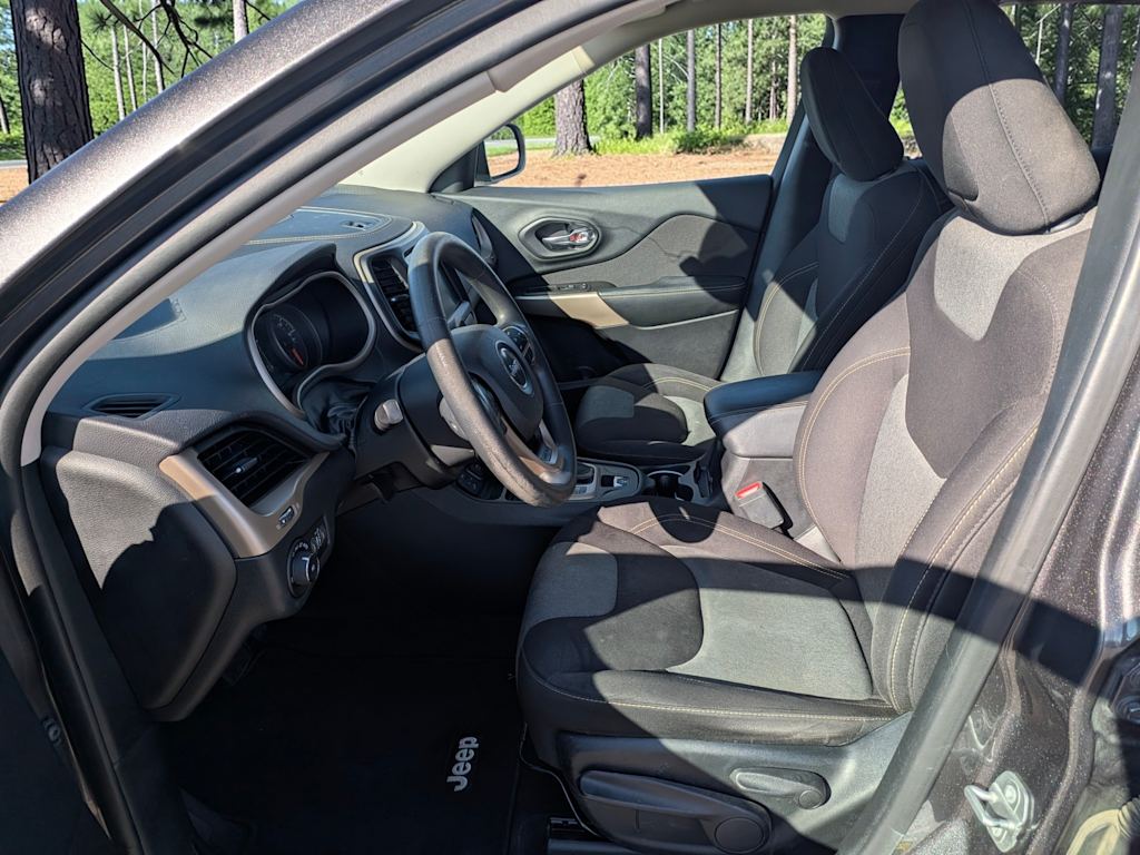 Thumbnail: 2018 Jeep Cherokee - 11
