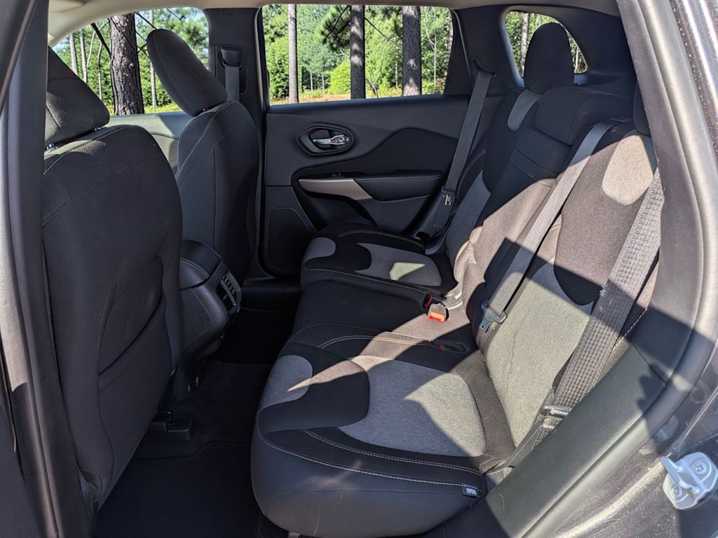 Thumbnail: 2018 Jeep Cherokee - 13