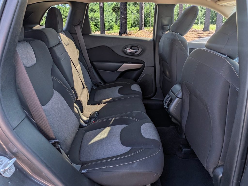 Thumbnail: 2018 Jeep Cherokee - 26