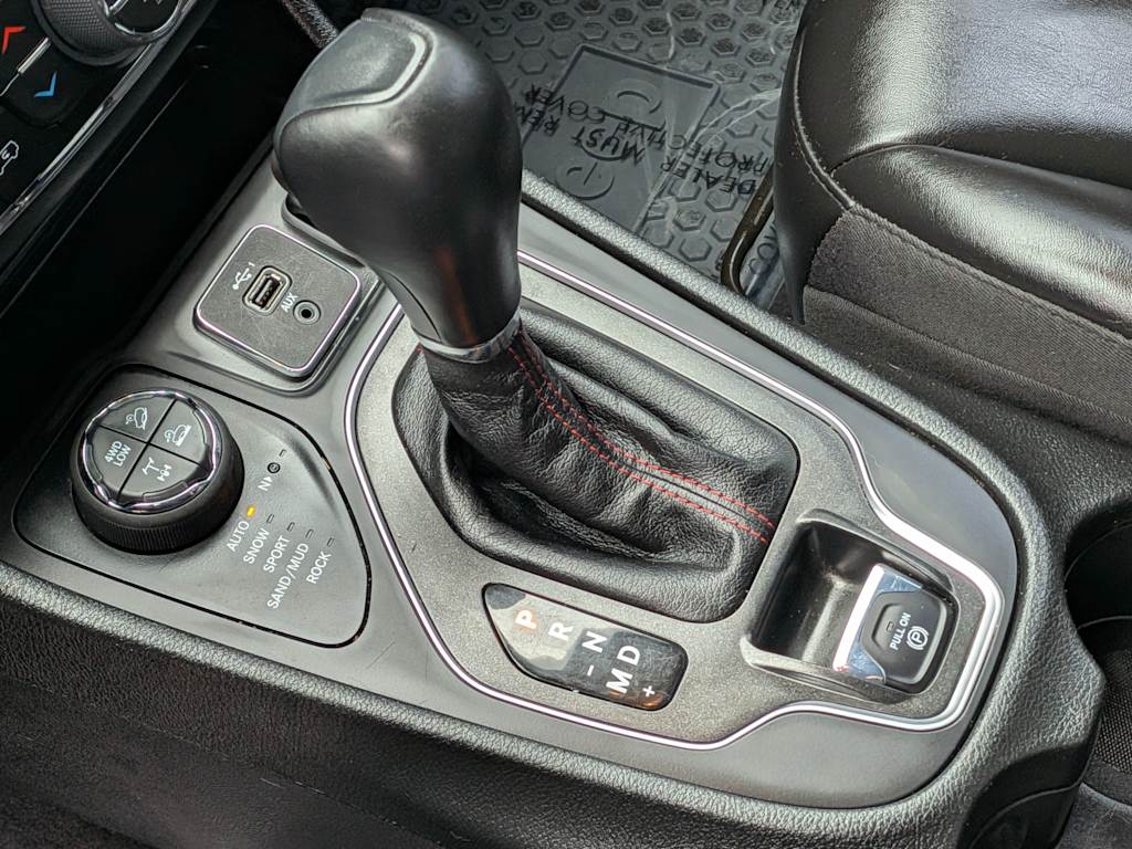 Thumbnail: 2022 Jeep Cherokee - 16
