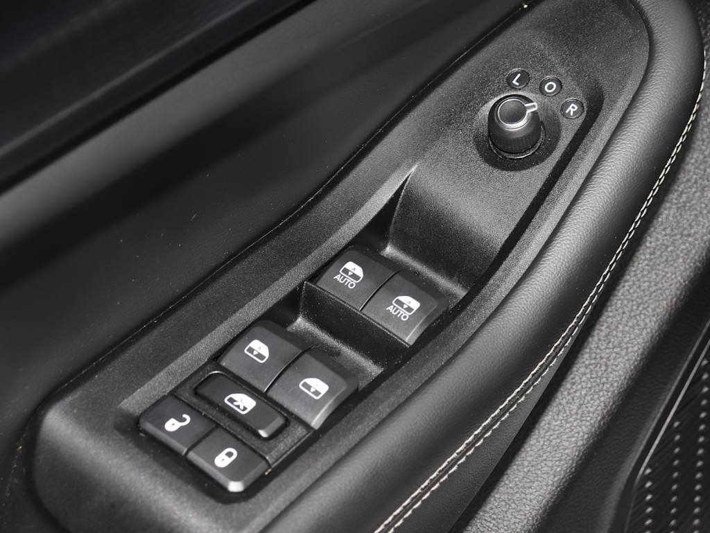 Thumbnail: 2023 Jeep Grand Cherokee L - 28