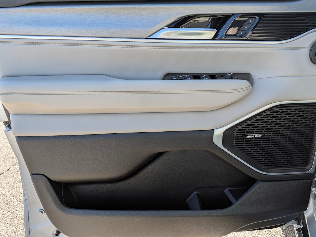 Thumbnail: 2025 Jeep Wagoneer - 24