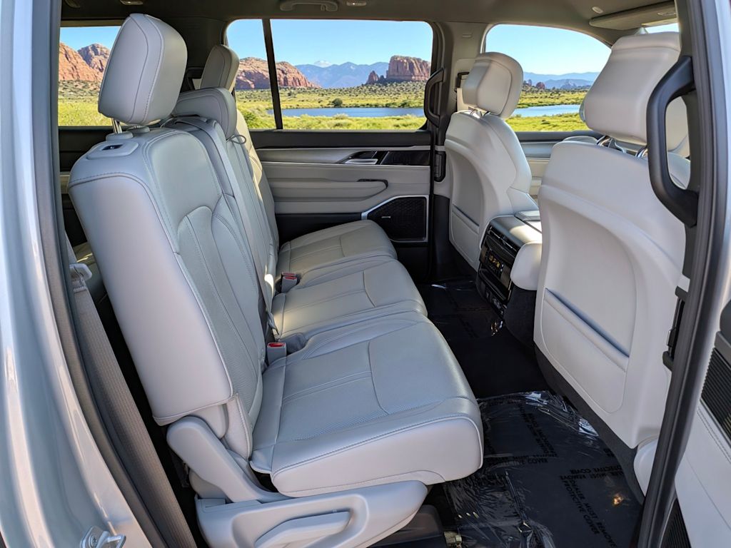 Thumbnail: 2025 Jeep Wagoneer - 25