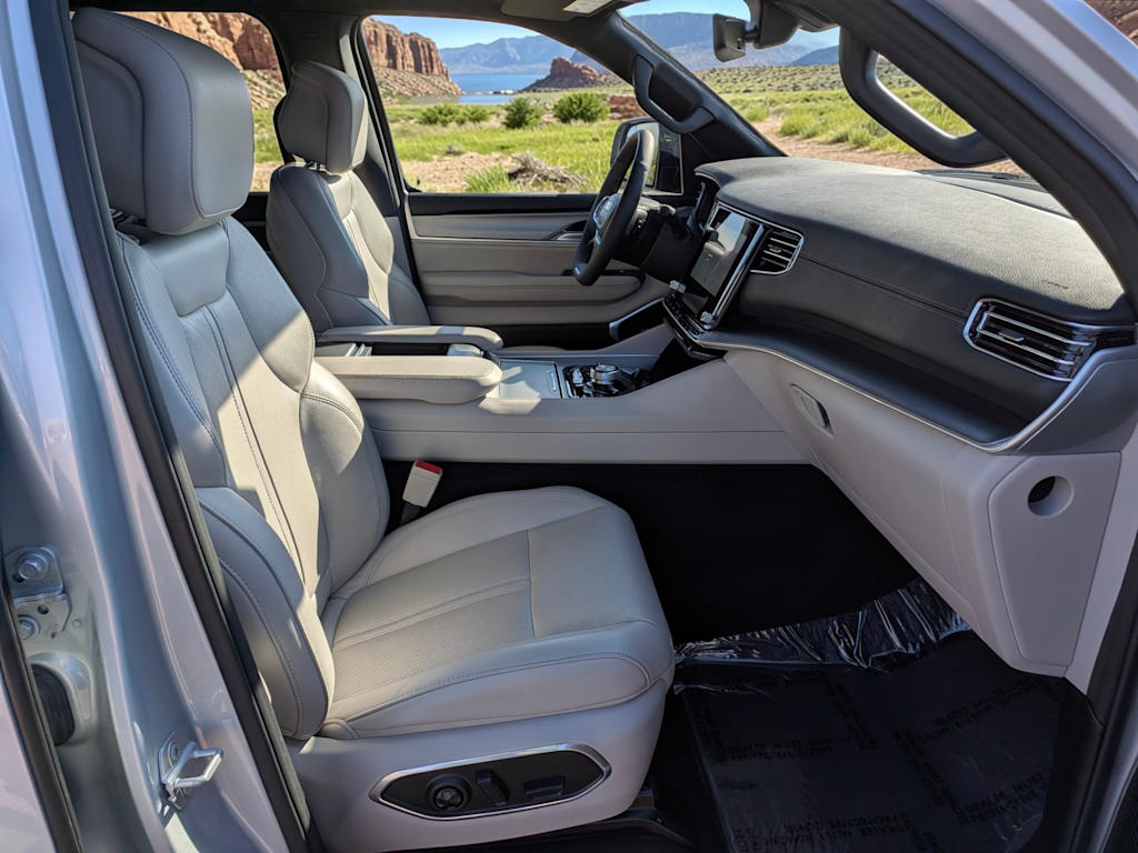 Thumbnail: 2025 Jeep Wagoneer - 12