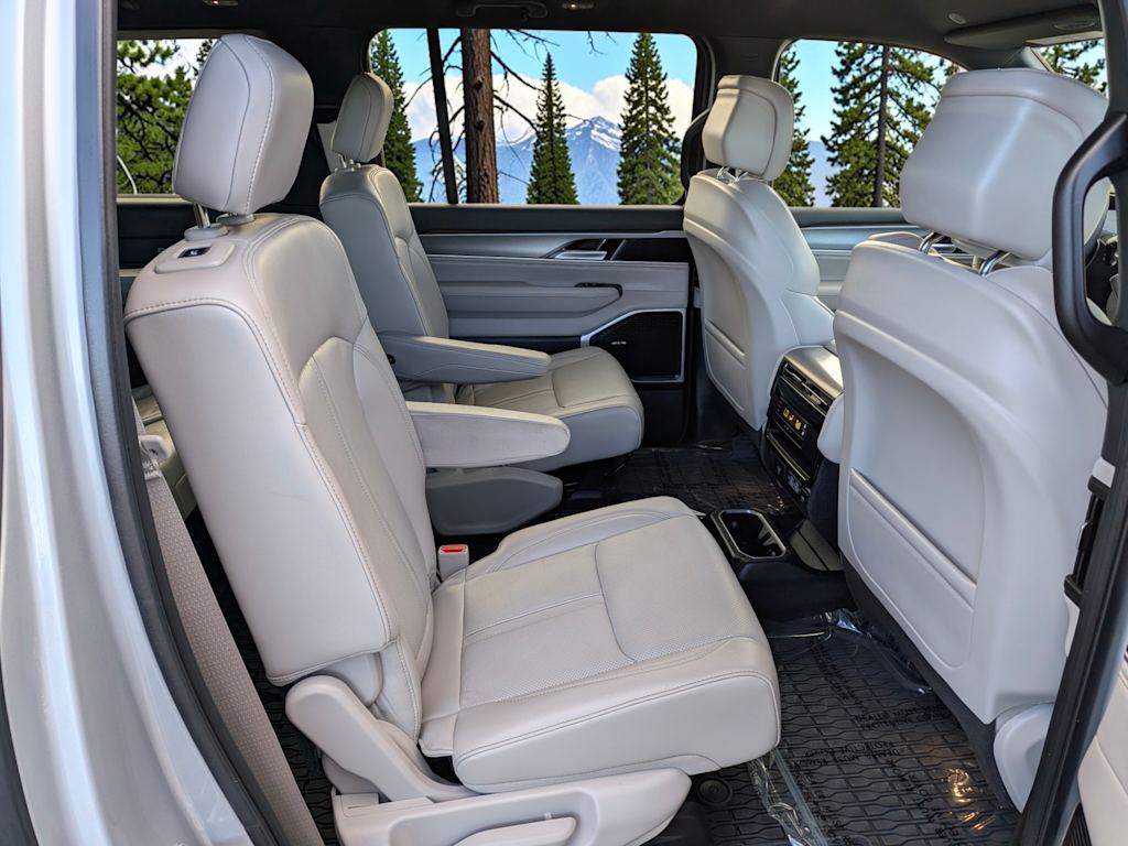 Thumbnail: 2026 Jeep Grand Wagoneer L - 24