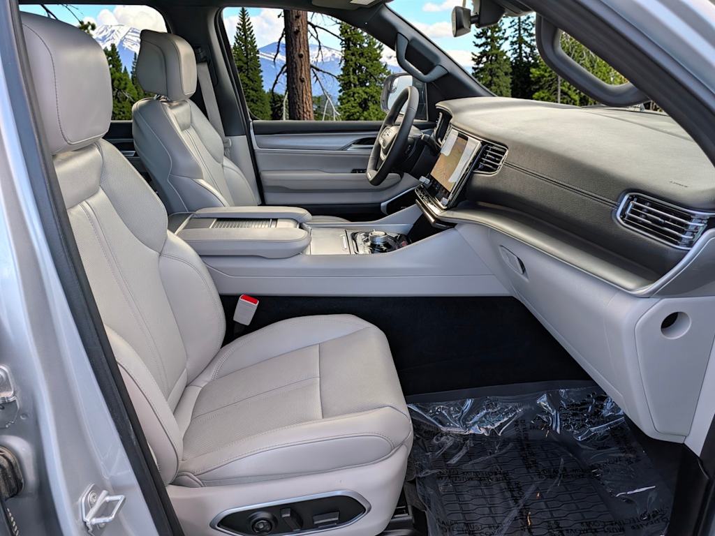 Thumbnail: 2026 Jeep Grand Wagoneer L - 11
