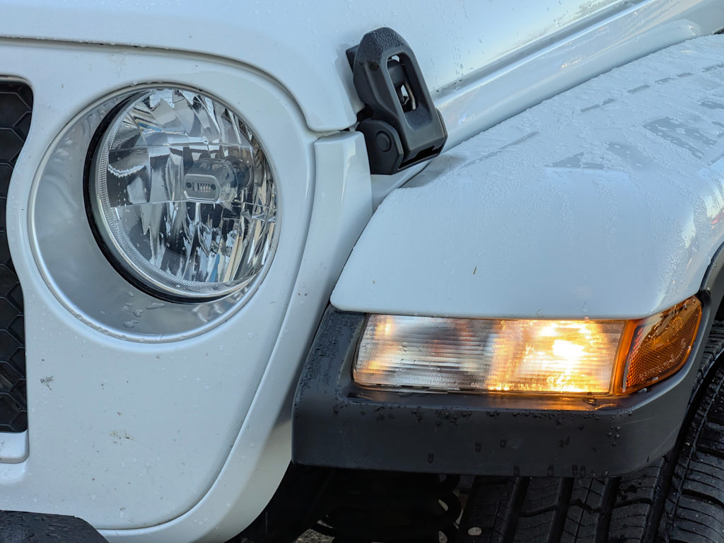 Thumbnail: 2023 Jeep Gladiator - 23