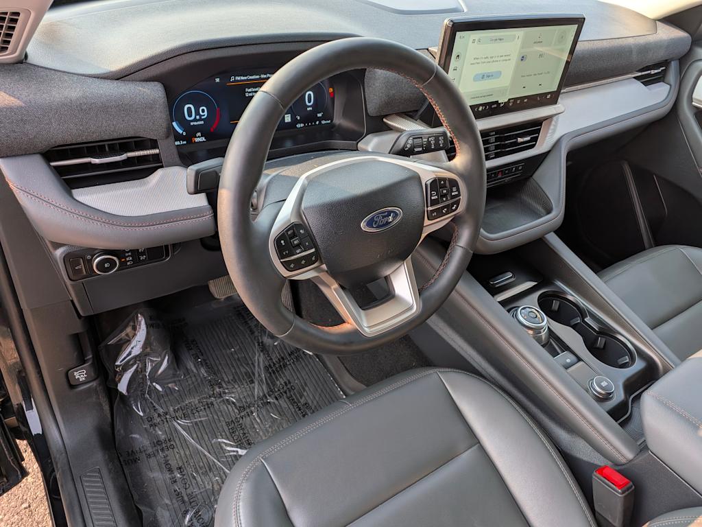 2025 Ford Explorer Active - Photo 2