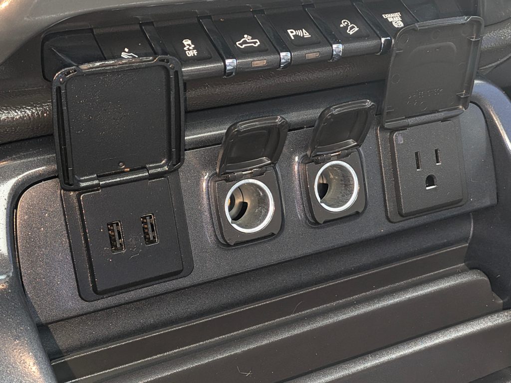 Thumbnail: 2018 Chevrolet Silverado 3500 - 26