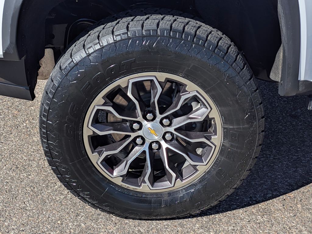 Thumbnail: 2022 Chevrolet Colorado - 8