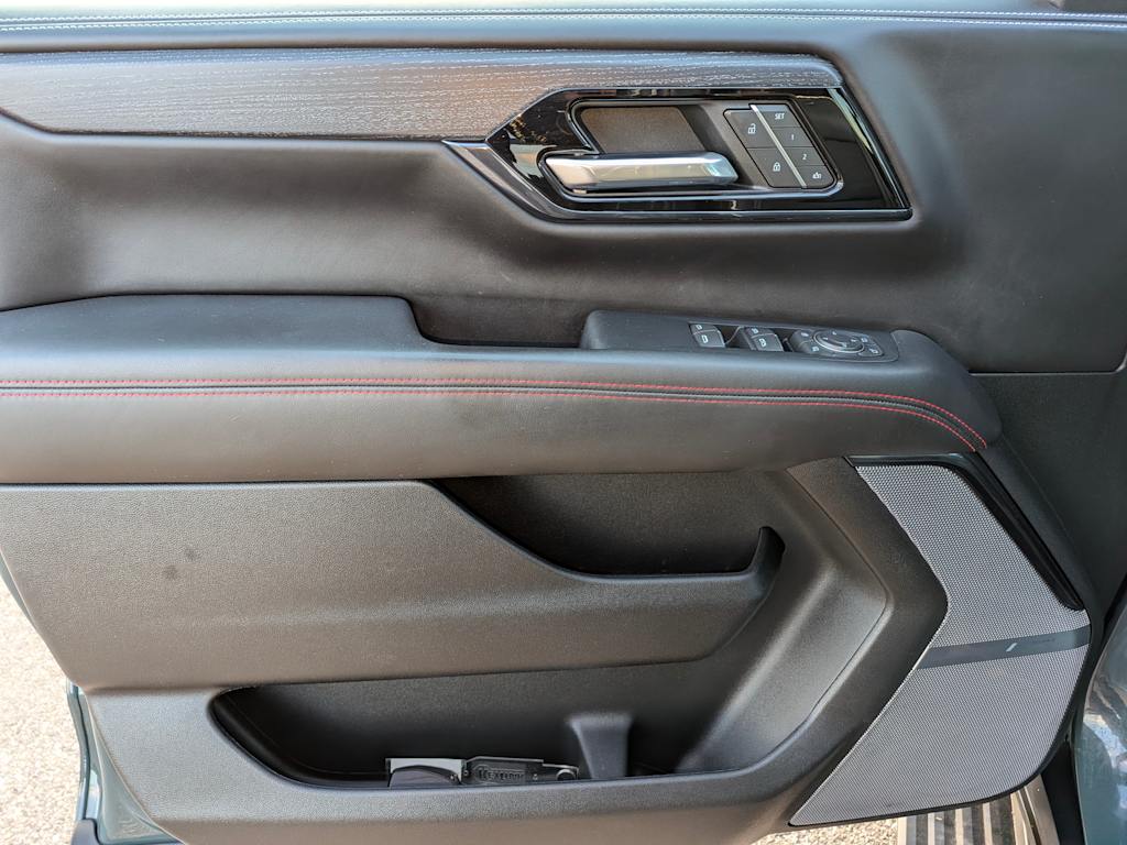 Thumbnail: 2025 GMC Yukon XL - 24