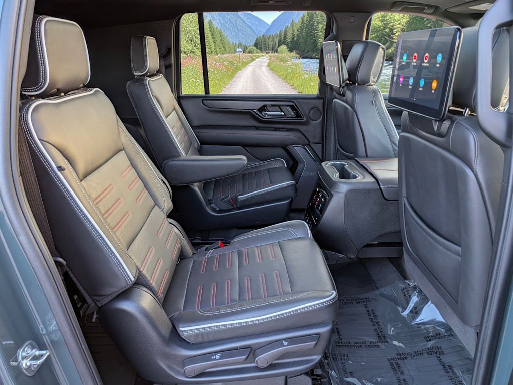 Thumbnail: 2025 GMC Yukon XL - 25