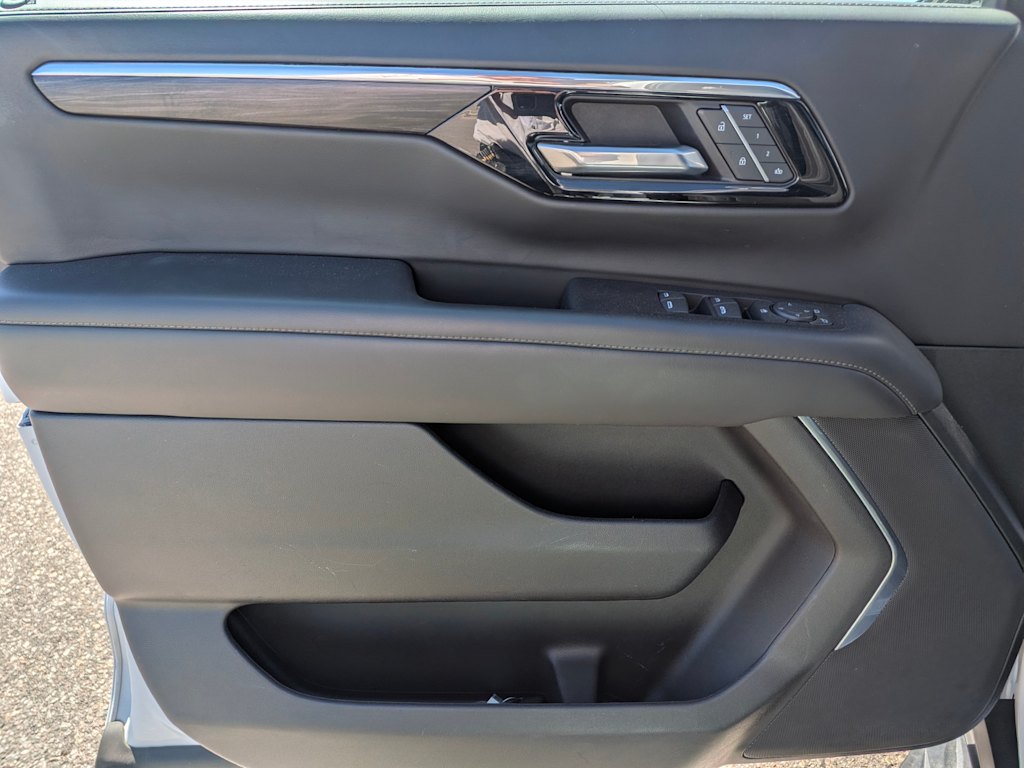 Thumbnail: 2025 Chevrolet Suburban - 22