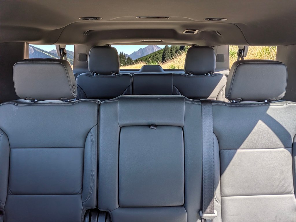 Thumbnail: 2025 Chevrolet Suburban - 24