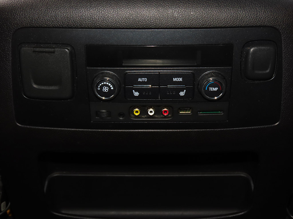 Thumbnail: 2015 Chevrolet Suburban - 36