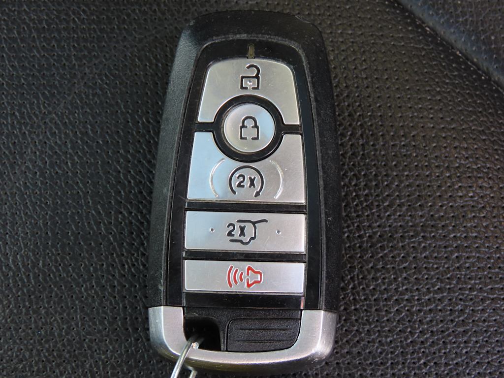 Thumbnail: 2015 Chevrolet Suburban - 18