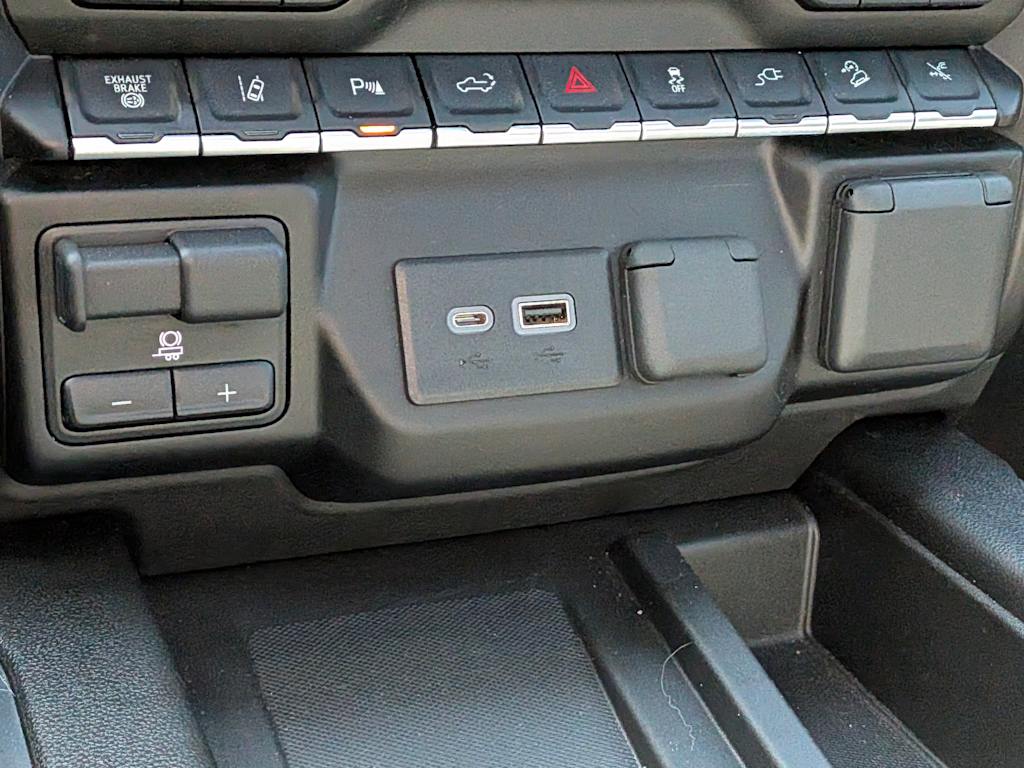 Thumbnail: 2023 GMC Sierra 3500 - 38