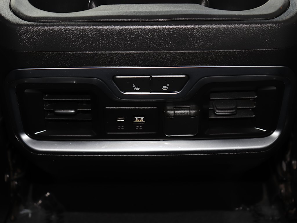 Thumbnail: 2021 GMC Sierra 3500 - 33