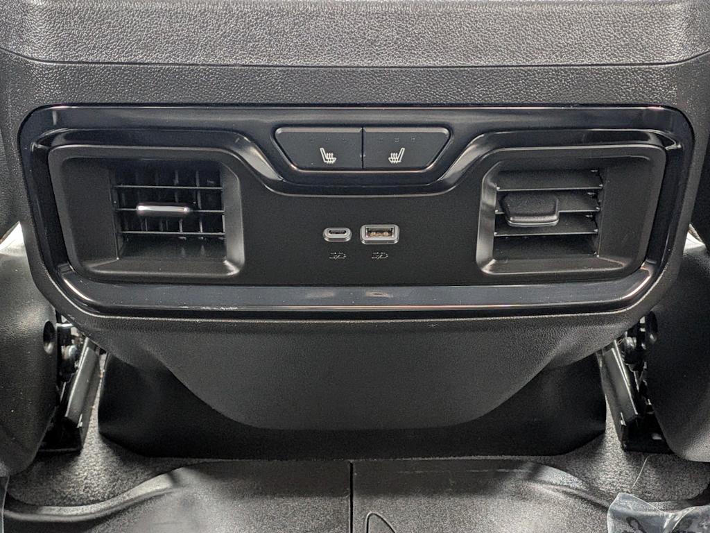 Thumbnail: 2024 GMC Sierra 1500 - 32