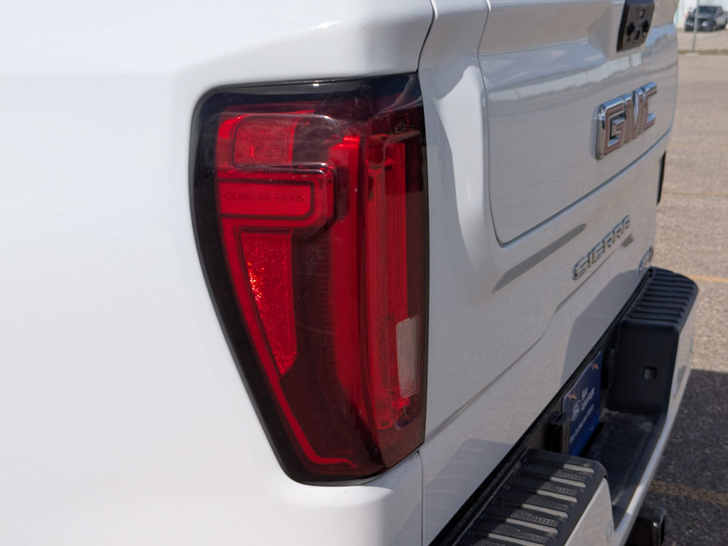 2023 GMC Sierra 1500 AT4 25