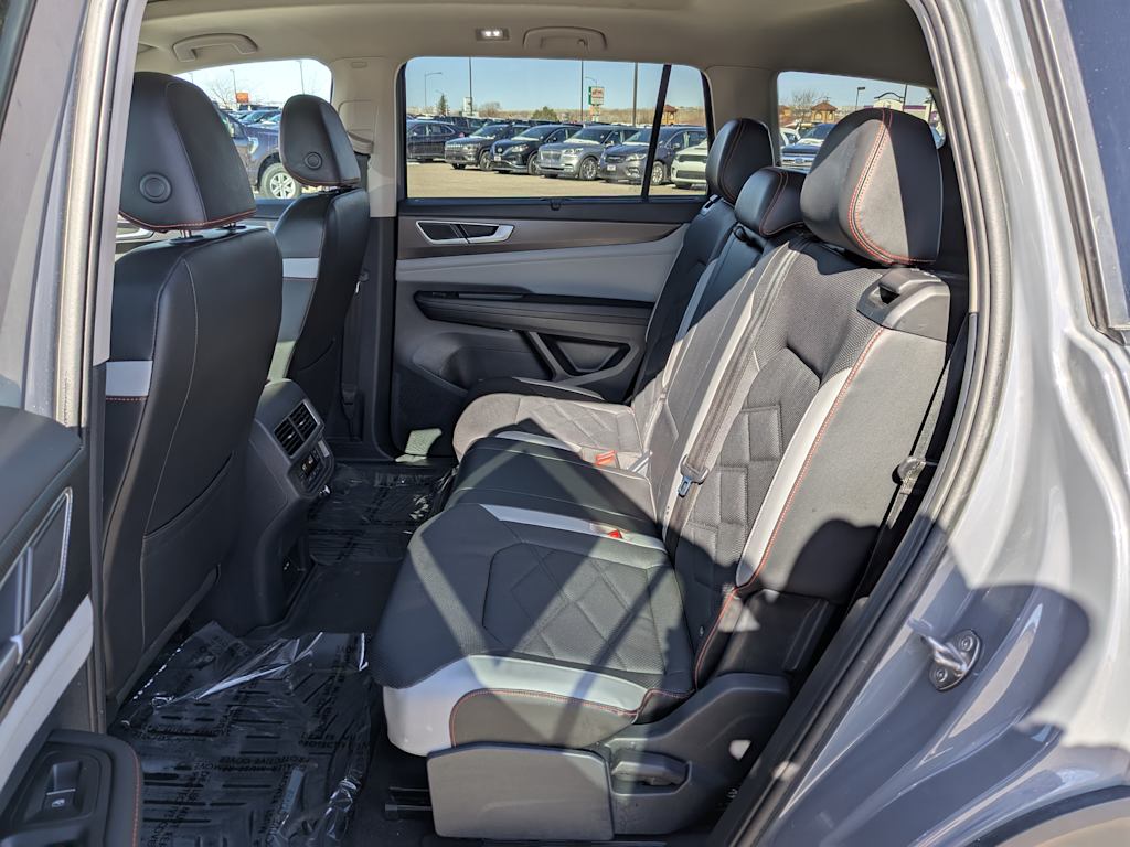 2024 Volkswagen Atlas Peak Edition SEL 34