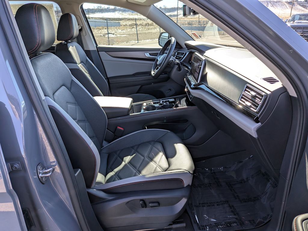 2024 Volkswagen Atlas Peak Edition SEL 36