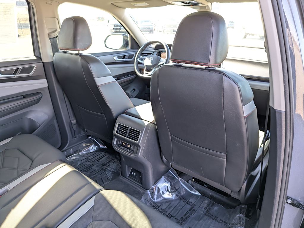 2024 Volkswagen Atlas Peak Edition SEL 38