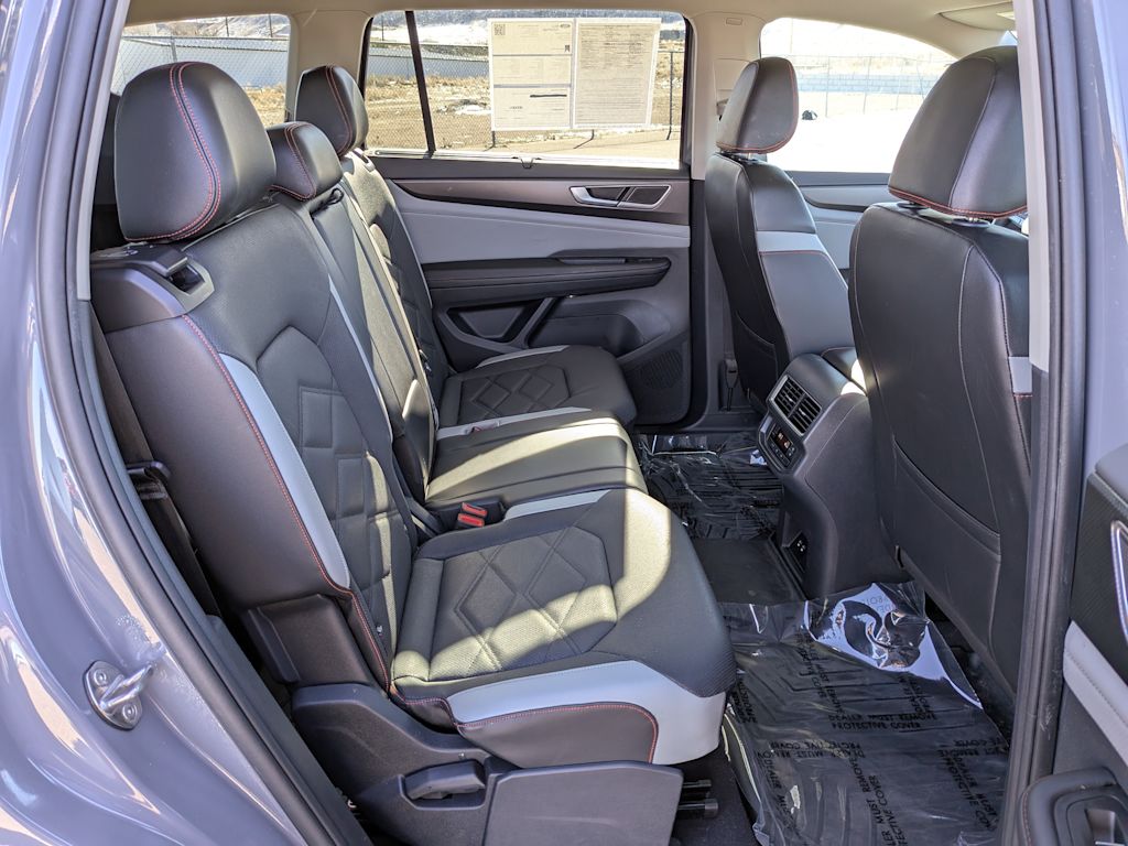 2024 Volkswagen Atlas Peak Edition SEL 39