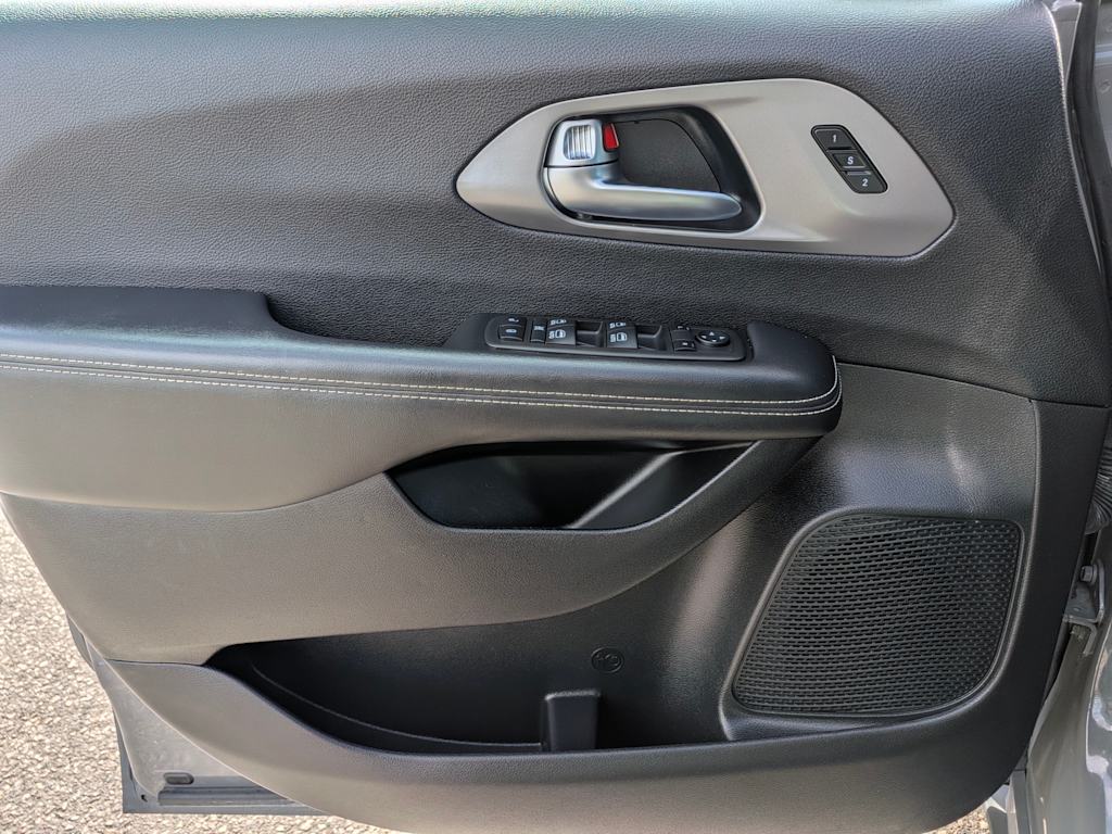 Thumbnail: 2025 Chrysler Pacifica - 24