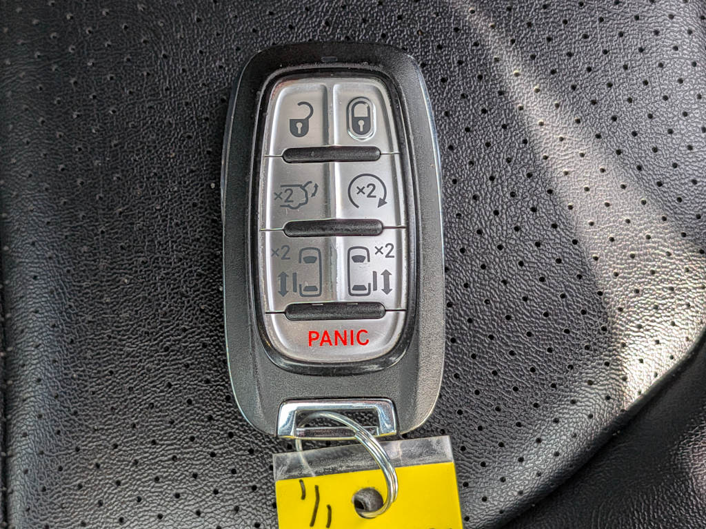Thumbnail: 2025 Chrysler Pacifica - 18