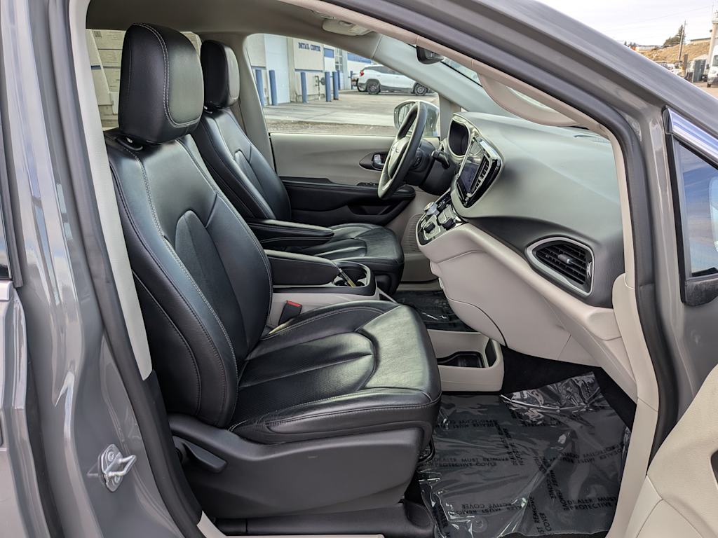 2022 Chrysler Pacifica Touring L 11