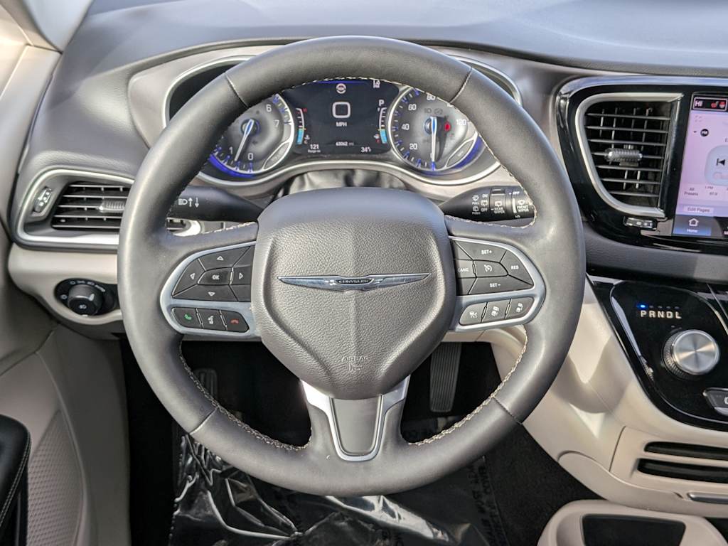 2022 Chrysler Pacifica Touring L 13