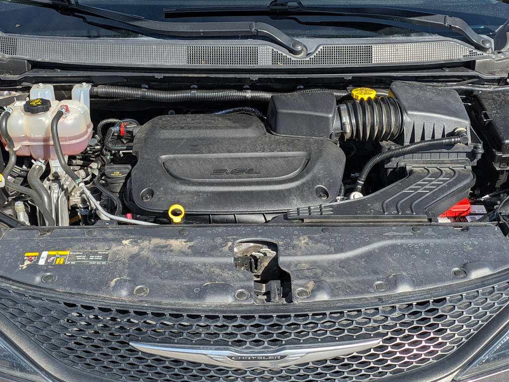 Thumbnail: 2023 Chrysler Voyager - 9