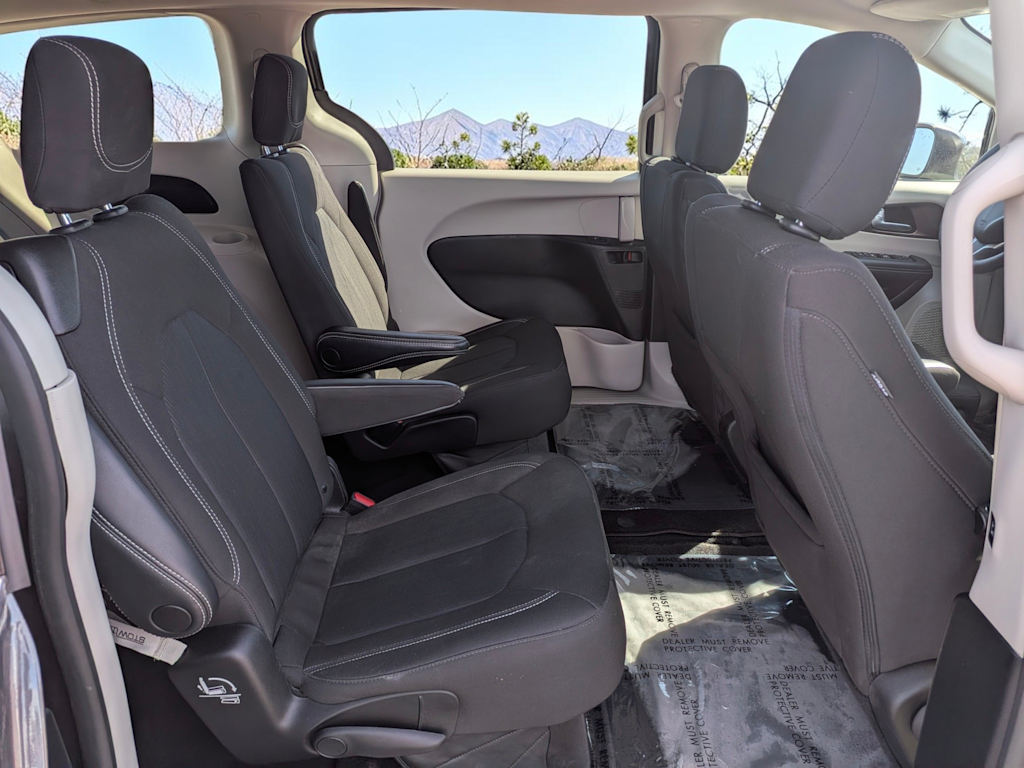 Thumbnail: 2023 Chrysler Voyager - 26
