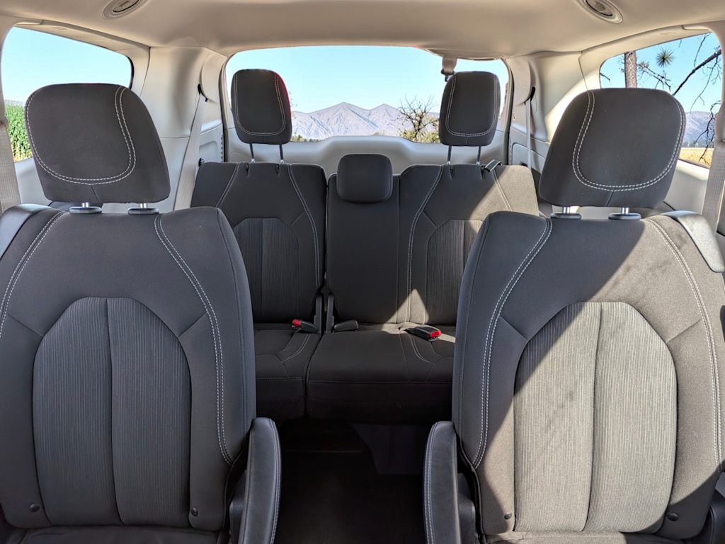 Thumbnail: 2023 Chrysler Voyager - 27