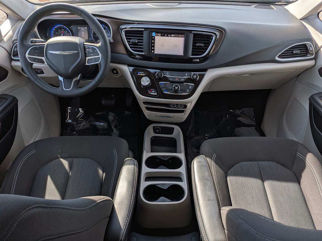 Thumbnail: 2023 Chrysler Voyager - 10