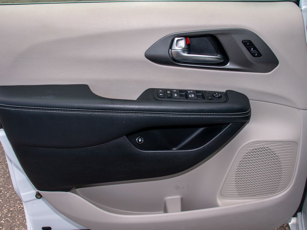 Thumbnail: 2023 Chrysler Pacifica - 24