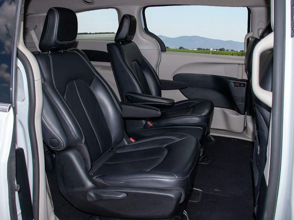 Thumbnail: 2023 Chrysler Pacifica - 25