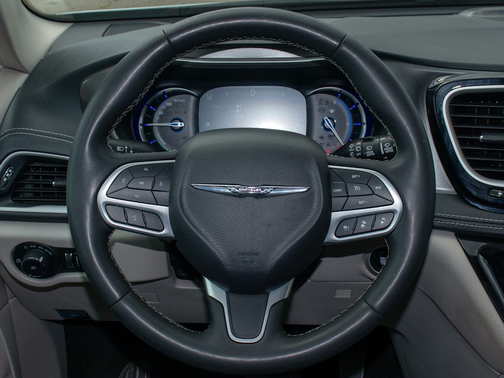 Thumbnail: 2023 Chrysler Pacifica - 10