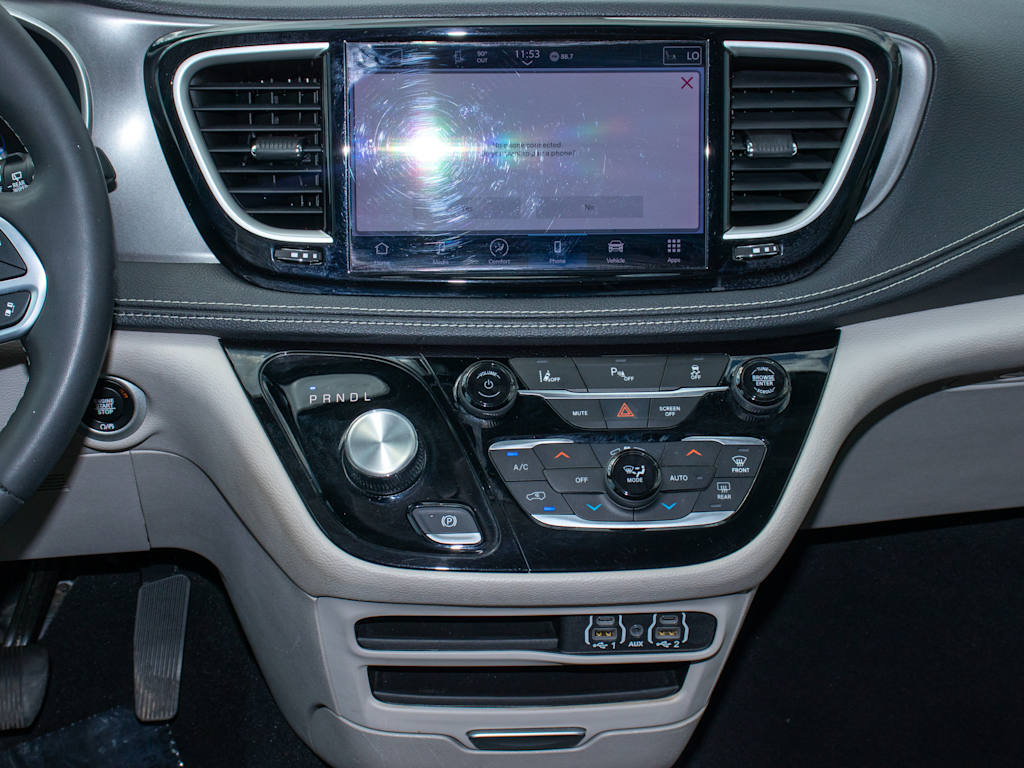 Thumbnail: 2023 Chrysler Pacifica - 14