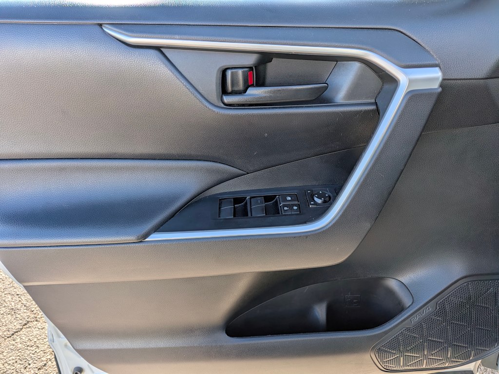 Thumbnail: 2020 Toyota RAV4 - 25