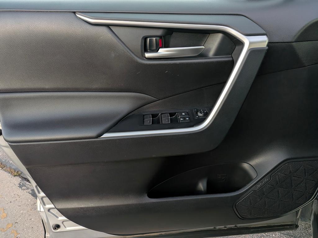 Thumbnail: 2025 Toyota RAV4 - 21