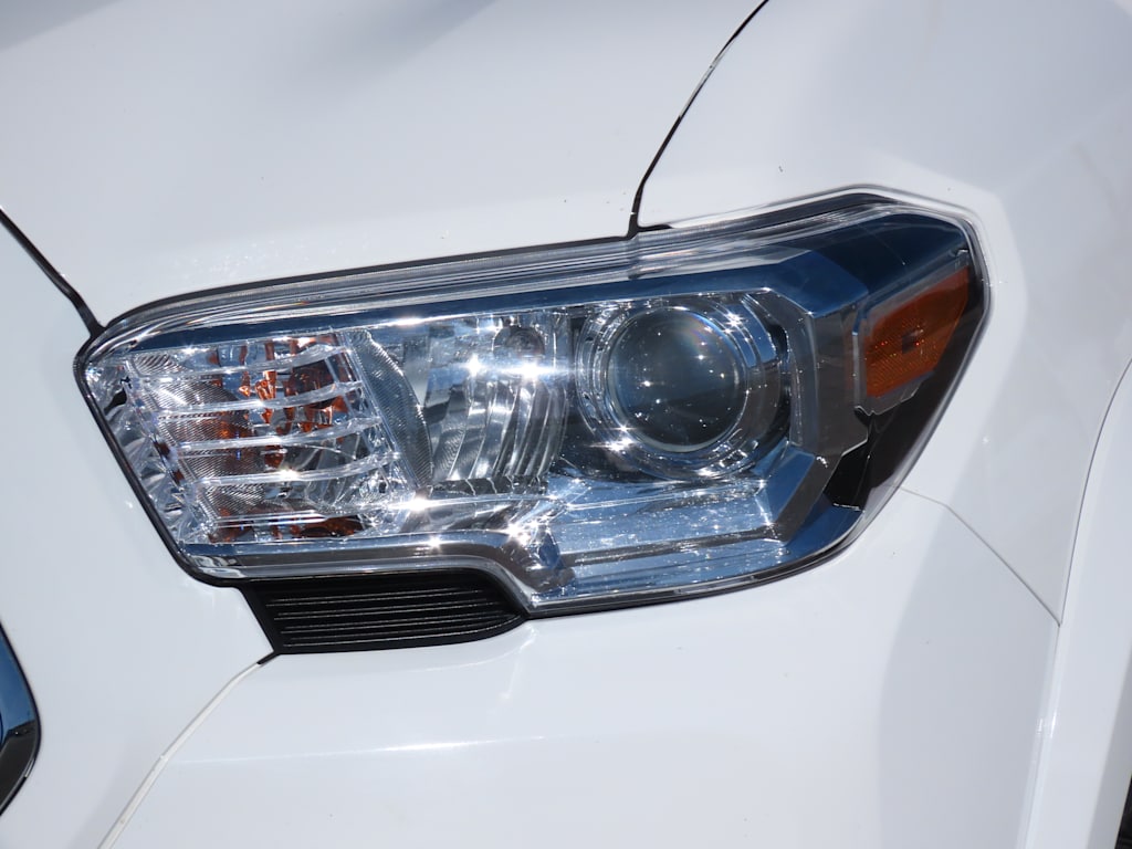 Thumbnail: 2022 Toyota Tacoma - 22