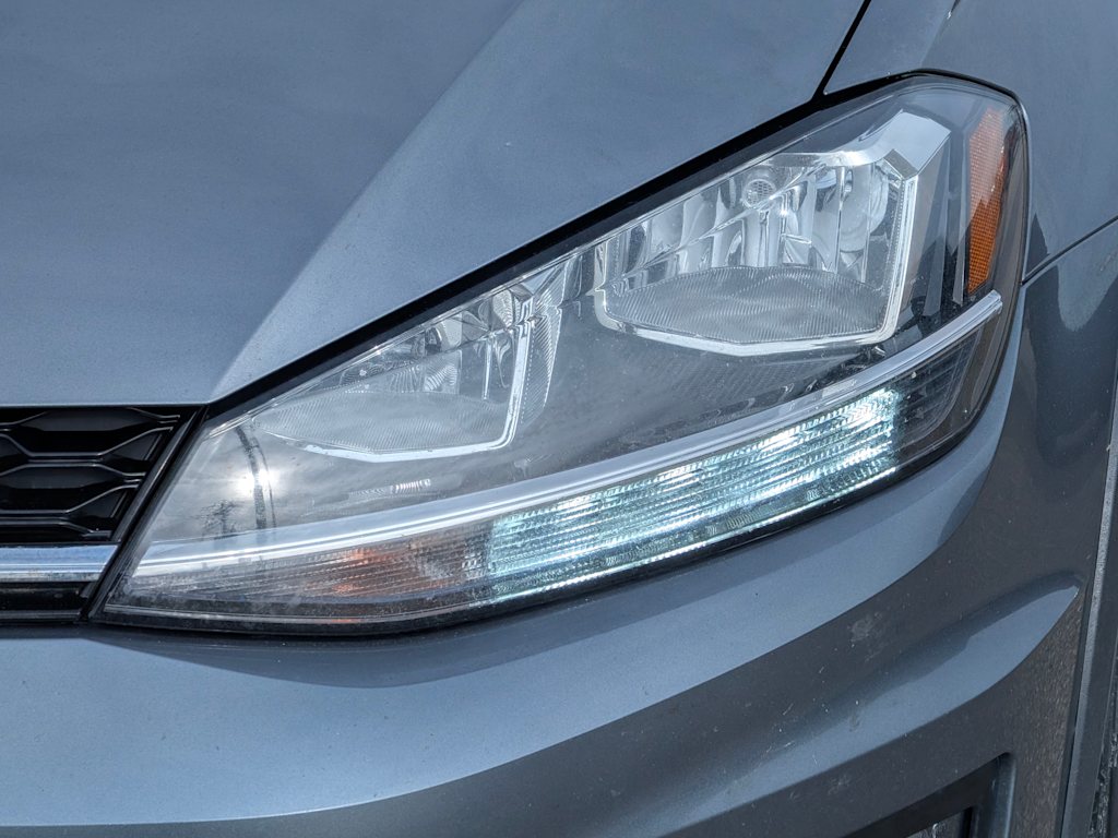 Thumbnail: 2019 Volkswagen Golf - 23