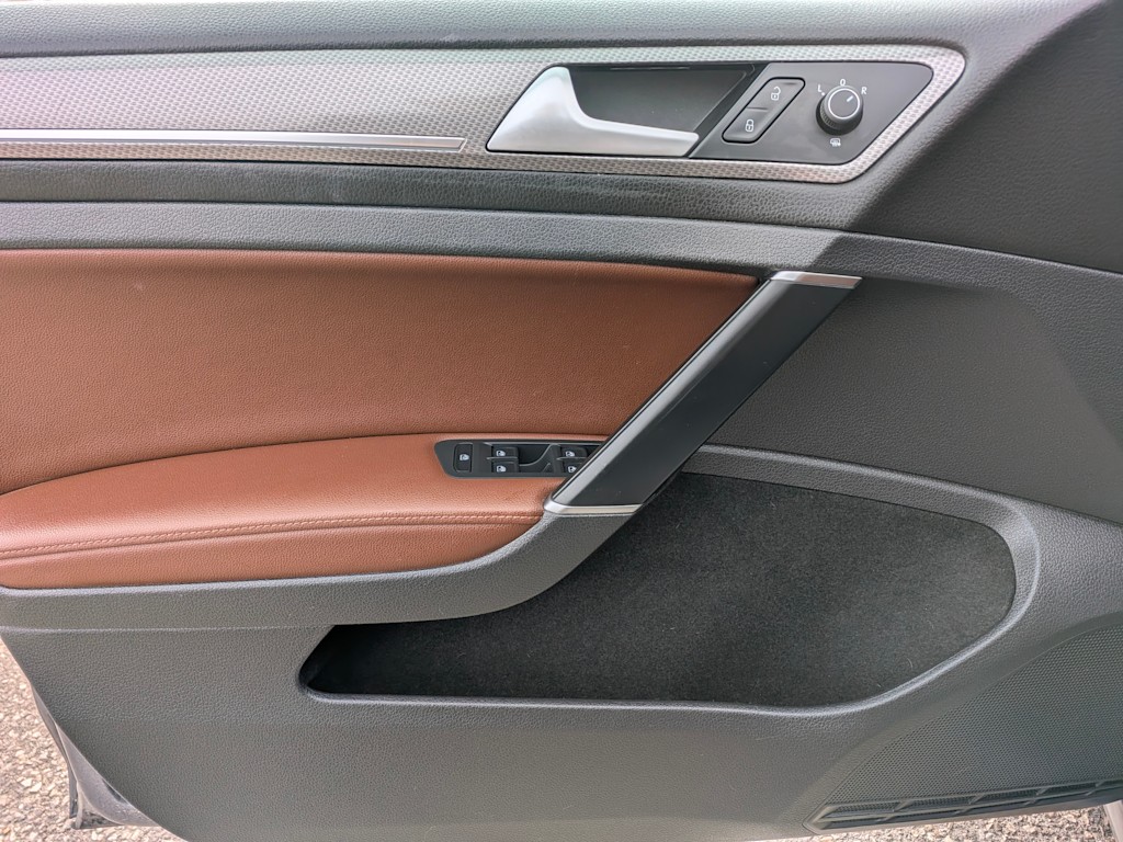 Thumbnail: 2019 Volkswagen Golf - 25