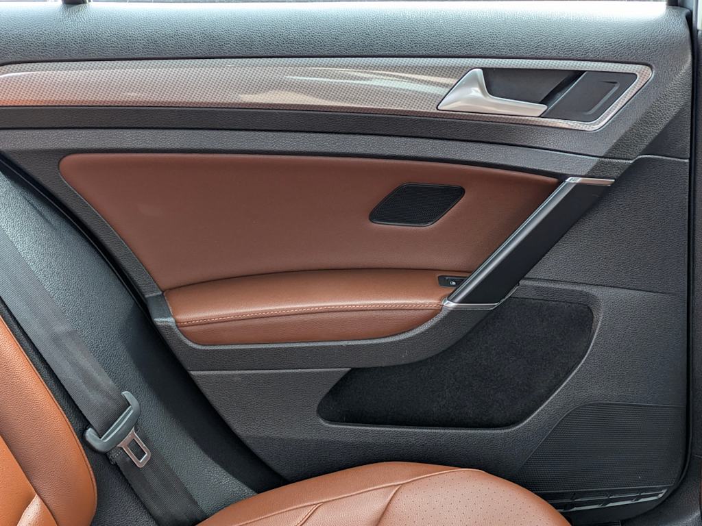 Thumbnail: 2019 Volkswagen Golf - 30