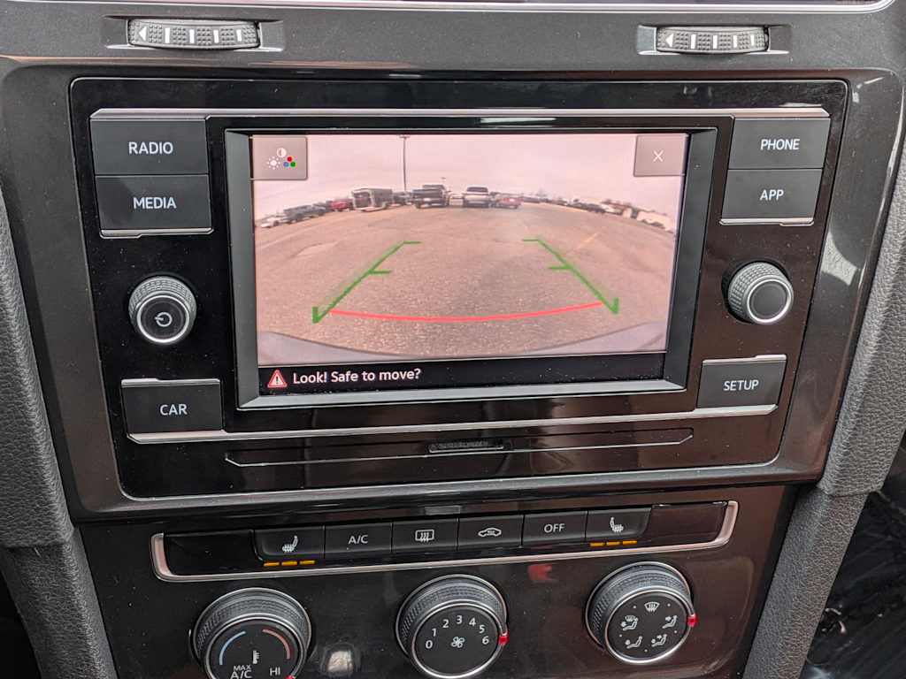 Thumbnail: 2019 Volkswagen Golf - 32