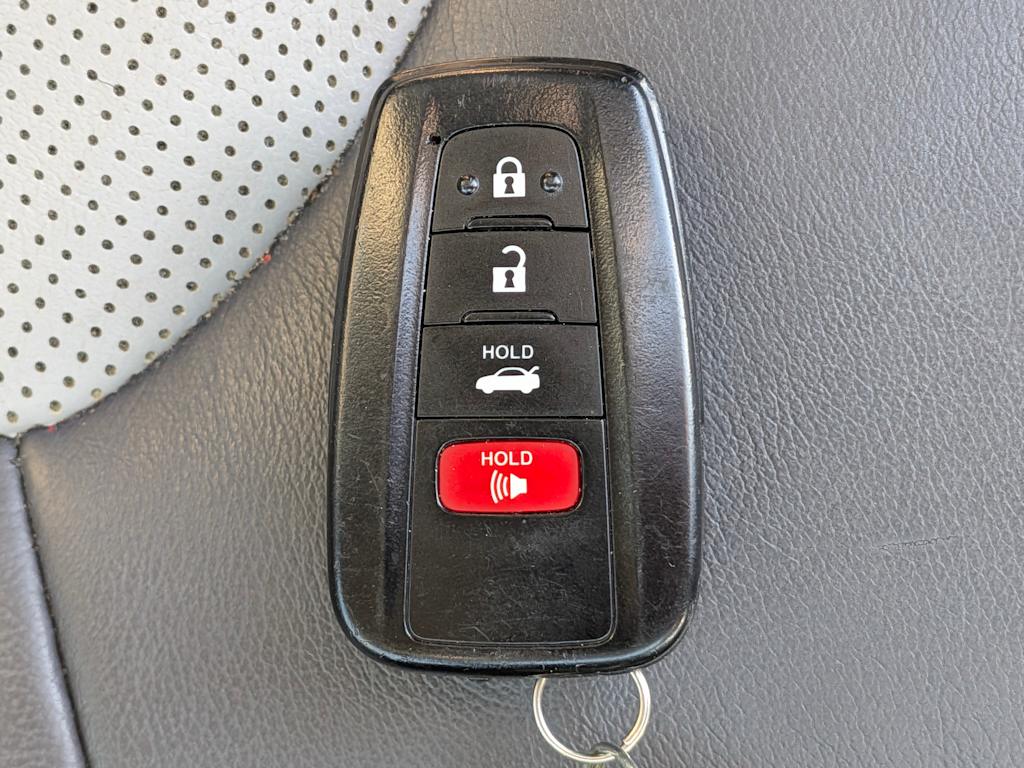 Thumbnail: 2018 Toyota Camry - 18
