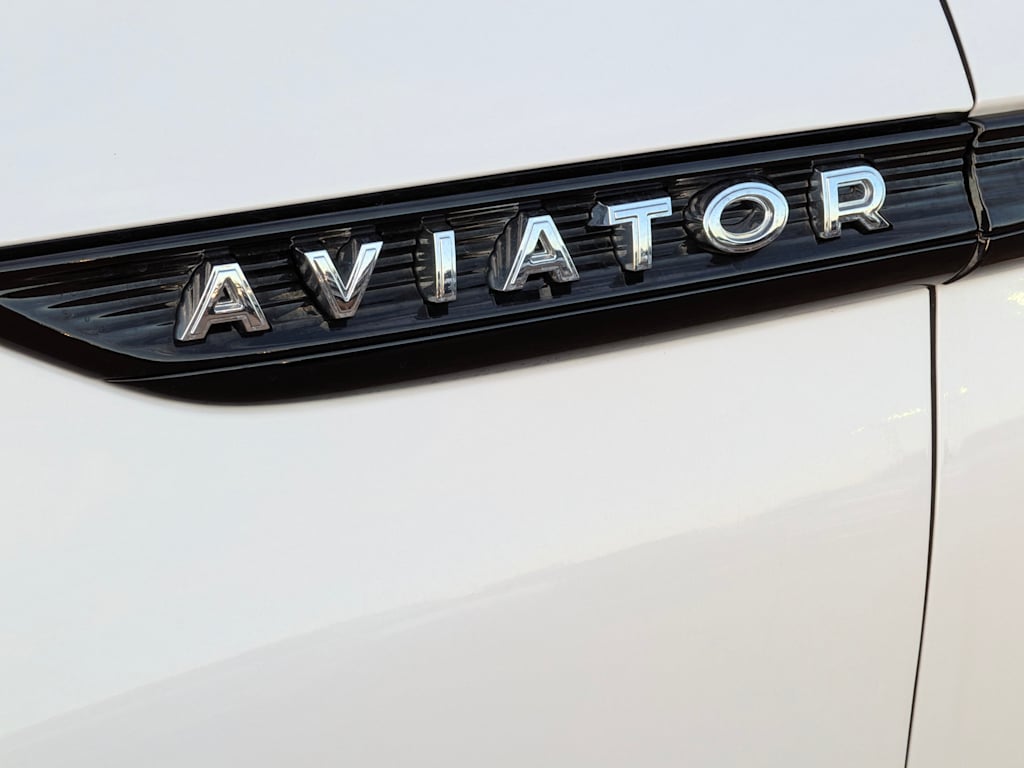 Thumbnail: 2023 Lincoln Aviator - 7